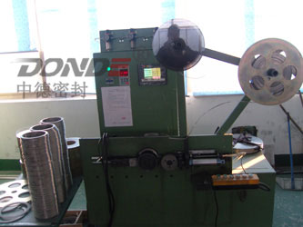 半自动缠�l�机